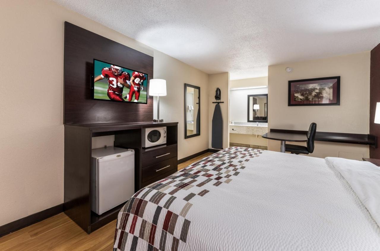 Red Roof Inn Indianapolis - Castleton Экстерьер фото