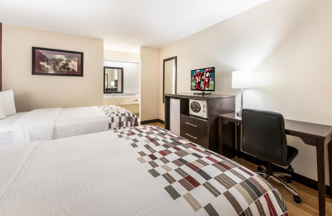Red Roof Inn Indianapolis - Castleton Экстерьер фото