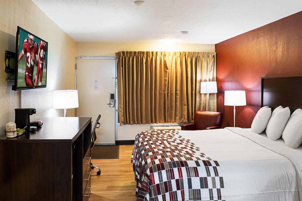 Red Roof Inn Indianapolis - Castleton Экстерьер фото