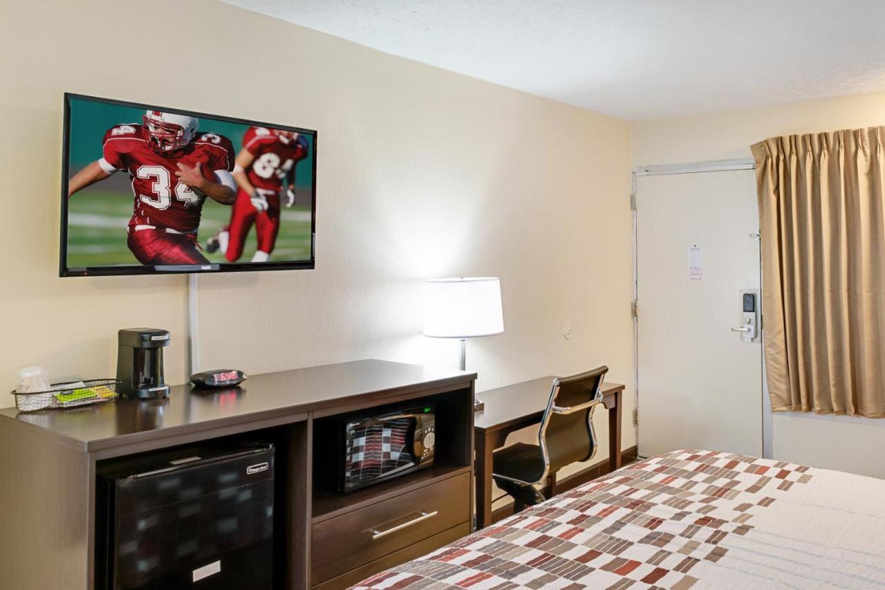 Red Roof Inn Indianapolis - Castleton Экстерьер фото